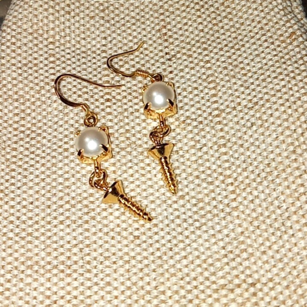 JOMMI LIM SCREWS ND PEARLS DANGLING EARRINGS